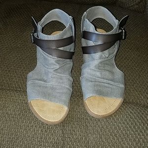 Canvas sandals